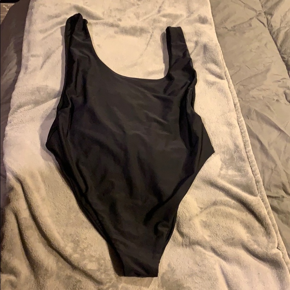 Aerie One Piece Super Scoop Swimsuit Black - L